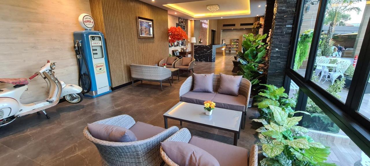 The Room Boutique Hotel Sakon Nakhon Exterior photo